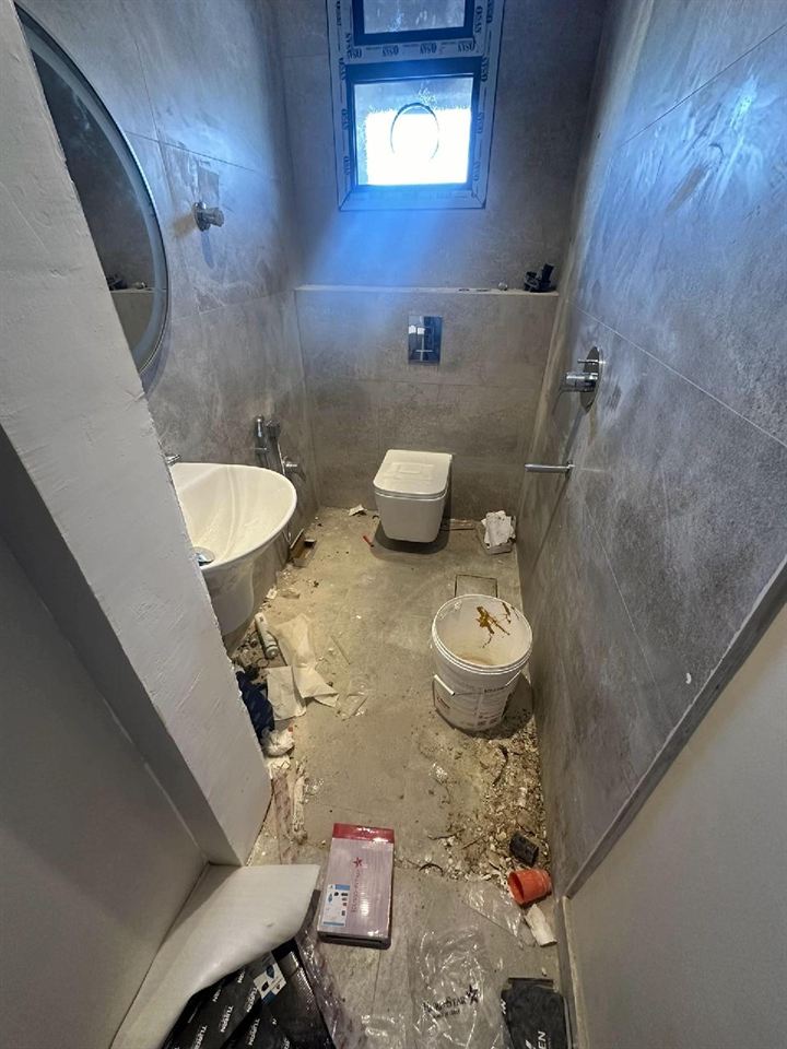 حمام بيت بعد التشطيب قبل التنظيف بالرياض