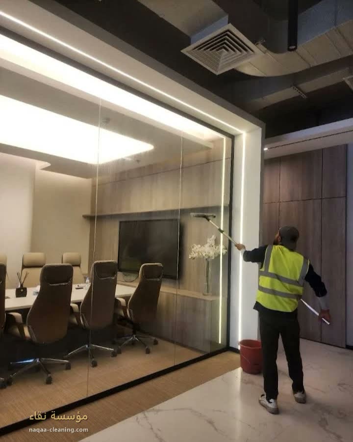 Meeting room glass cleaning ✓