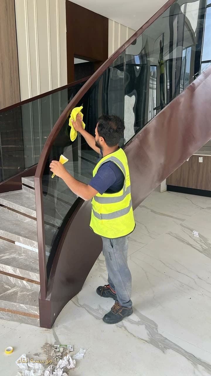 Glass railing cleaning in an office building ✓